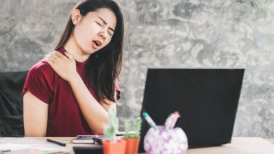 Hướng dẫn chi tiết cách giảm đau vai gáy tại nhà an toàn, hiệu quả
